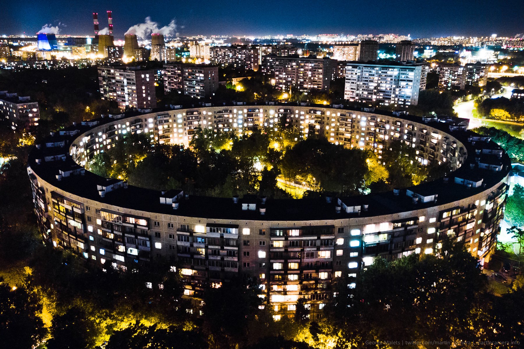 Фото округлое. Круглый дом на улице Довженко. Довженко 6 круглый дом Москва. Дом-Бублик ул. Нежинская, 13 / ул. Довженко, 6. Круглый дом в Москве на Довженко.