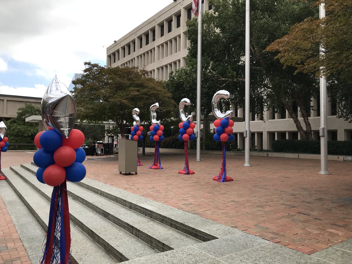 AAndersonUTSW's tweet photo. The State Employee Charitable Campaign (SECC) has officially kicked off on UTSW’s campus. A dozen local charities have set up shop here on south campus. Come out and give! @UTSWNews https://t.co/1NZDZaMYEx