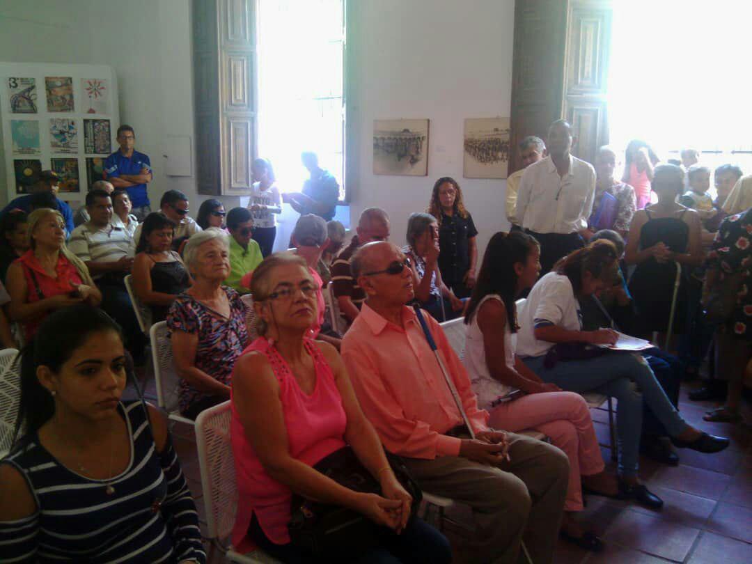 FUNDASELARA's tweet photo. #2Octu | El #EquipoDeFundasel en conjunto con #Ceapdis participaron en el homenaje que la Asociación Regional de Ciegos del estado Lara (Arcel) le realizó al Prof. Orlando Santeliz; músico, canta autor quien fue miembro fundador de dicha asociación.
#AtenciónSocial
#AmorAlPueblo https://t.co/nW39yBITnO