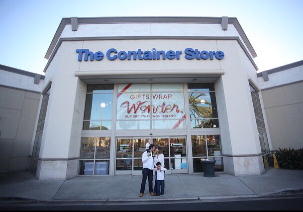 hangomatic's tweet photo. We took family pictures at our retailer @ContainerStore @JaninePuhak https://t.co/JQtF5iiE2l