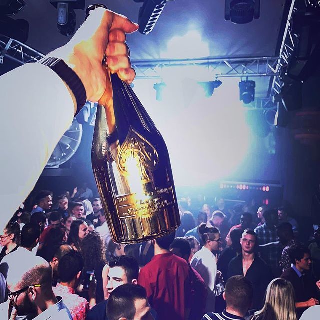 Chat Noir Nancy Chatnoir Nancy Lorraine France Chat Blackminou Chatnoirnancy Ncy Chatnoirncy Nightlife Goodvibes Champagne Armanddebrignac Bouteille Show Light Vip Carre Carrevip People T Co