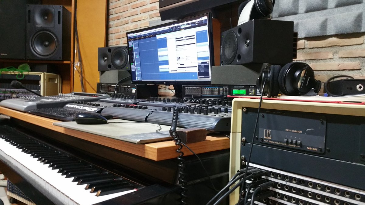 red_carpet_rc's tweet photo. Working! #recording #Studio #music https://t.co/gRAImmP1h3