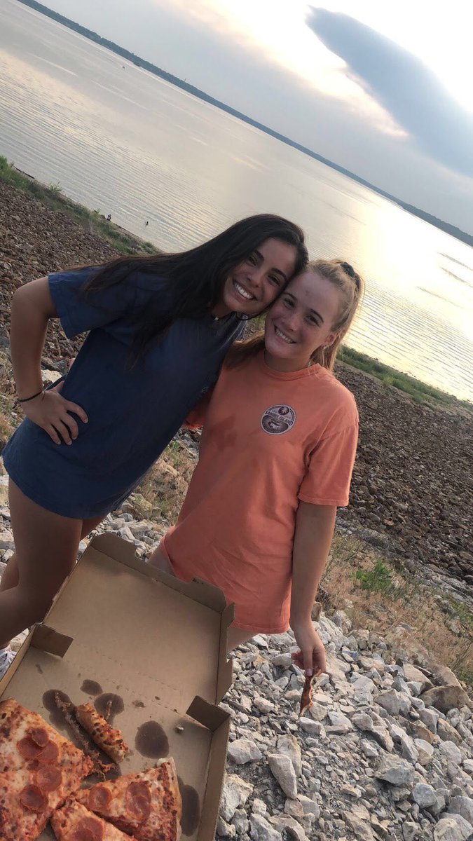 happy birthday to my bestie <a href="/sararoszak_/">Sara Roszak</a> you’re my favorite person to share music and obsess over indy with. i love you so much and can’t wait to make more mems! have a great day💕 #travelbud #9minutes