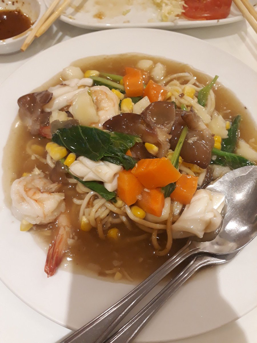 kbeautydiaryth's tweet photo. ไปสยาม งบน้อย อยากกินของอร่อย แนะนำร้านนู้ดเดิ้ลเฮ้าส์ (Noodle House) ซ.2 เมนูเด็ดข้าวซอยไก่ ลาซ่านญ่าเนื้อ อุด้งต้มยำ ยากิโซบะ ราดหน้าสี่สี ออเดิร์ฟจานโปรด ราคาอยู่ประมาณ55-75บาท ทุกอย่างทำจากเส้นอุด้ง ร้านติดแอร์ไม่ร้อน ราคาสบายกระเป๋า #อร่อยไปแดก #อร่อยบอกต่อ @aroii https://t.co/c17NxTsVHJ