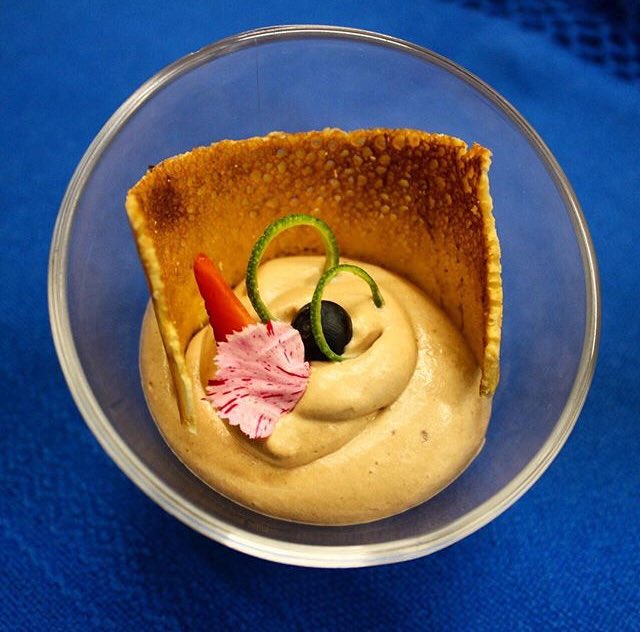 hotelazuloaxaca's tweet photo. ¿Ya conoces las delicias de nuestra #CocinaAzul? Ven a probar este cremoso de chocolate y vainilla del @chef_alextlali 
#ViajemosXOaxaca #TienesQueVivirlo #Oaxaca #México #Travel #WeddingDestination #WeddingPlanner #Weddings #EventPlanning #TeInvitoaOaxaca #OaxacaEnElCorazón https://t.co/u0IyAWazm9