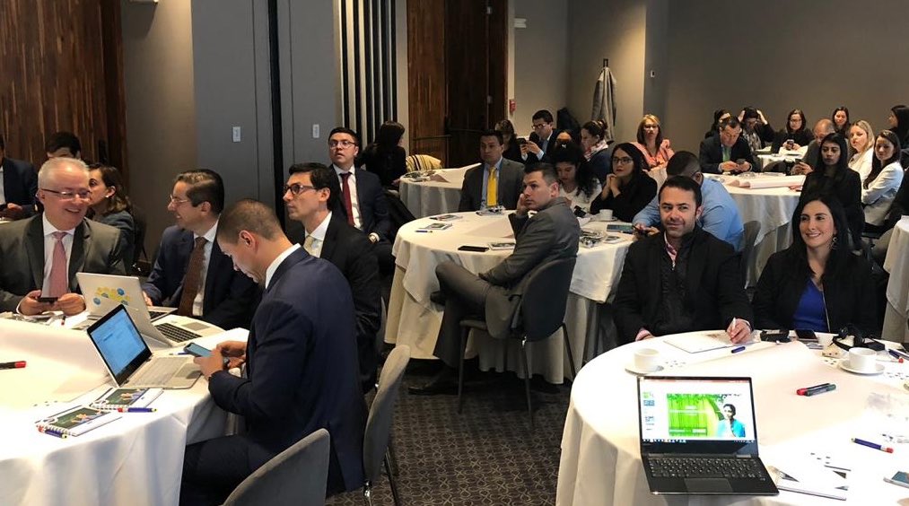 BOportunidades's tweet photo. #Aestahora Entrevista Bert Opdebeeck fundador de #MicroinsuranceMaster a Lorenzo Chan CEO de @PioneerPH y su historia de éxito. Taller “Modelo innovador en seguros para la inclusión financiera: caso Pioneer Life de Filipinas”. Alianza @BOportunidades - @FasecoldaOficia https://t.co/ZiYcBhix9W