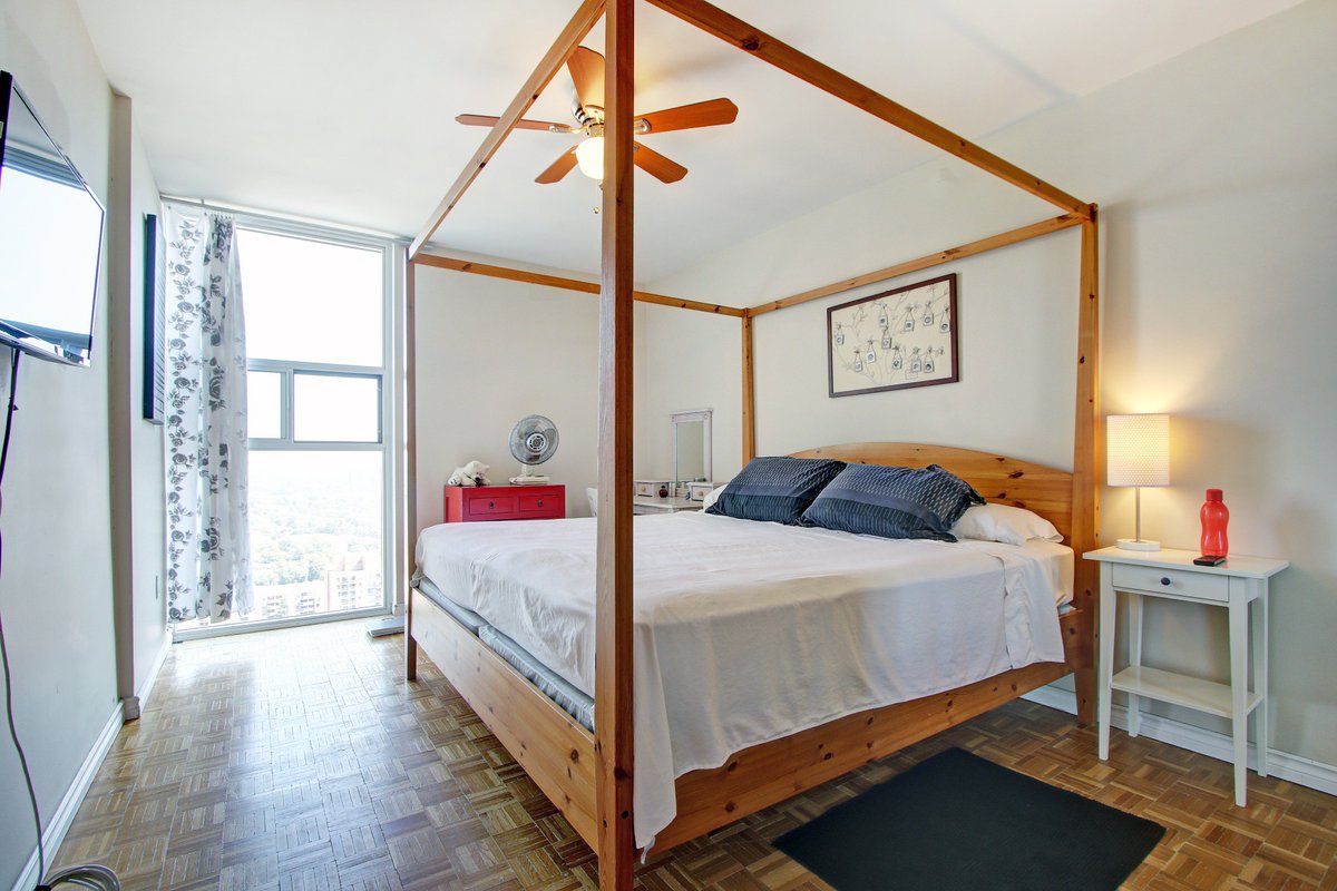 CoreAssetsRE's tweet image. Just bring your personal belongings, everything else is here! 1 bedroom furnished apt close to downtown. More photos + details here: bit.ly/2RhBeeF