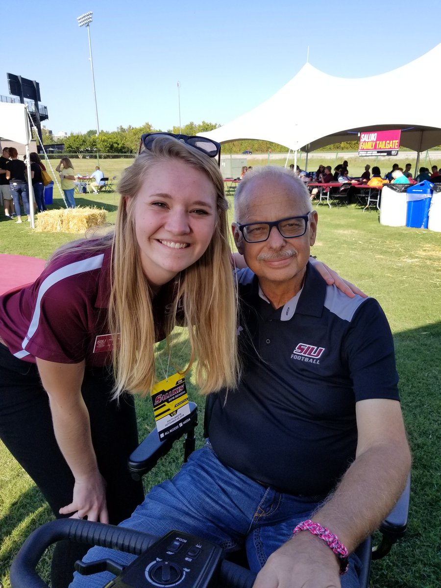 It's always great to meet our students at university events. Thank you Malea for all the media work you do on campus! @maleabailey23 <a href="/SIUC/">SIU Carbondale</a> #ThisIsSIU #RunWithUs