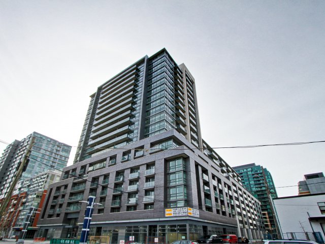 CoreAssetsRE's tweet image. A large master bedroom, great den w/ closet, stainless steel appliances, laminate floors throughout &amp;amp; a great courtyard view from your South-facing balcony. More photos + details: bit.ly/2P2LlSX