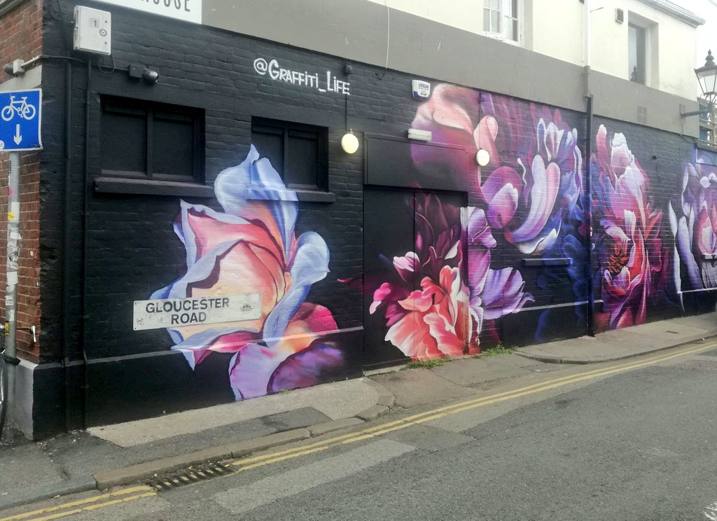 plantmorphy's tweet photo. @graffiti_life Thanks for brightening up my walk #streetart #plants https://t.co/bLa6Si99dE