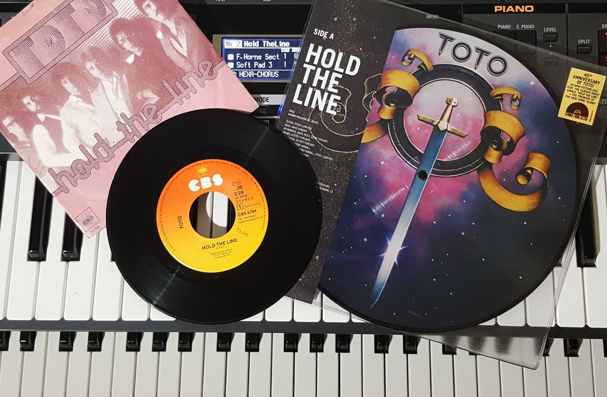 Today we're celebrating the 40th anniversary of 'Hold the line'. This epic song was released Oct 2, 1978. A major milestone in musical history #Toto #HoldTheLine #single #Release #anniversary @toto99com @stevelukather @StevePmusica @Hardhnds #DavidPaich #piano #Epic #Intro