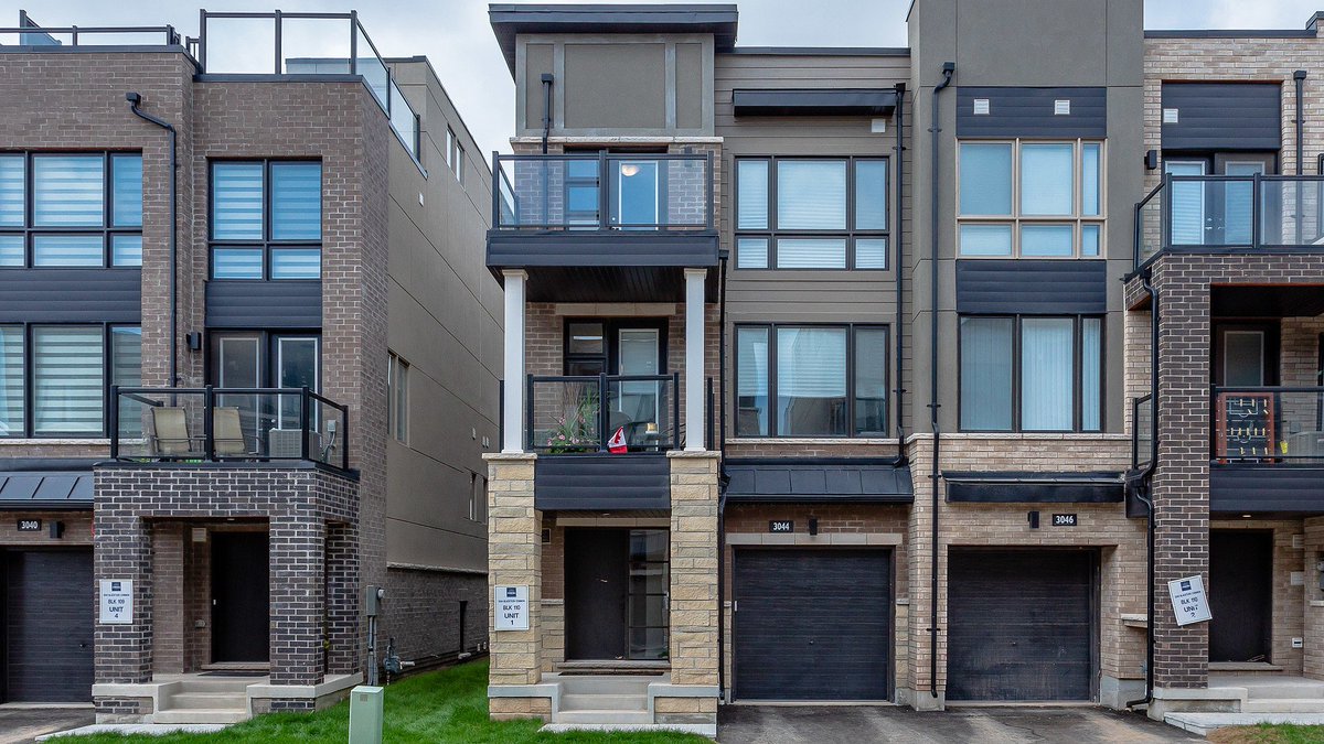 CoreAssetsRE's tweet image. Nestled in beautiful North Oakville, this end unit townhouse truly hits all of the marks. The #SimpleLife awaits you. More photos + details here: bit.ly/2P5enl4