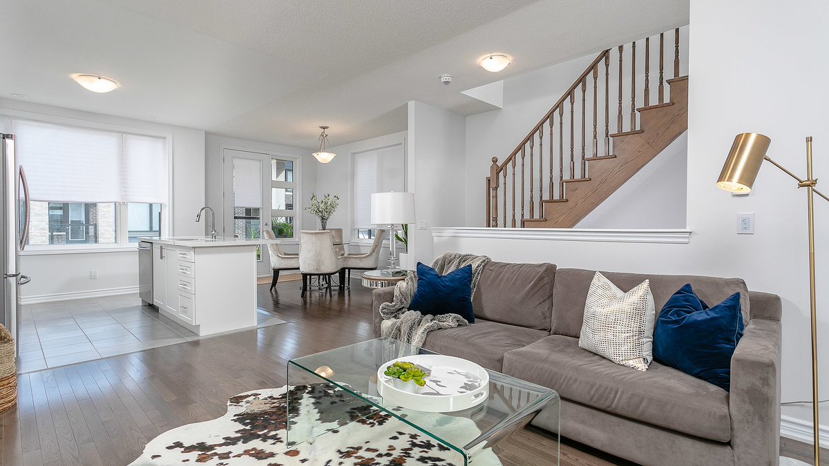 CoreAssetsRE's tweet image. Nestled in beautiful North Oakville, this end unit townhouse truly hits all of the marks. The #SimpleLife awaits you. More photos + details here: bit.ly/2P5enl4