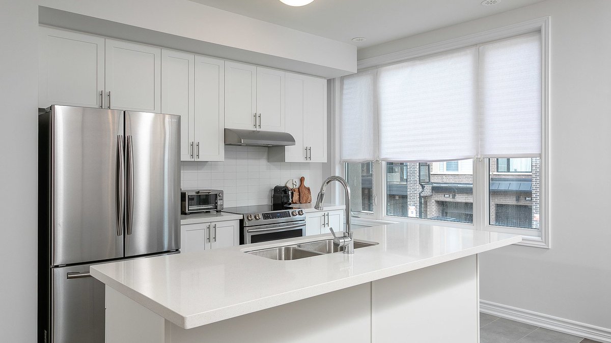 CoreAssetsRE's tweet image. Nestled in beautiful North Oakville, this end unit townhouse truly hits all of the marks. The #SimpleLife awaits you. More photos + details here: bit.ly/2P5enl4