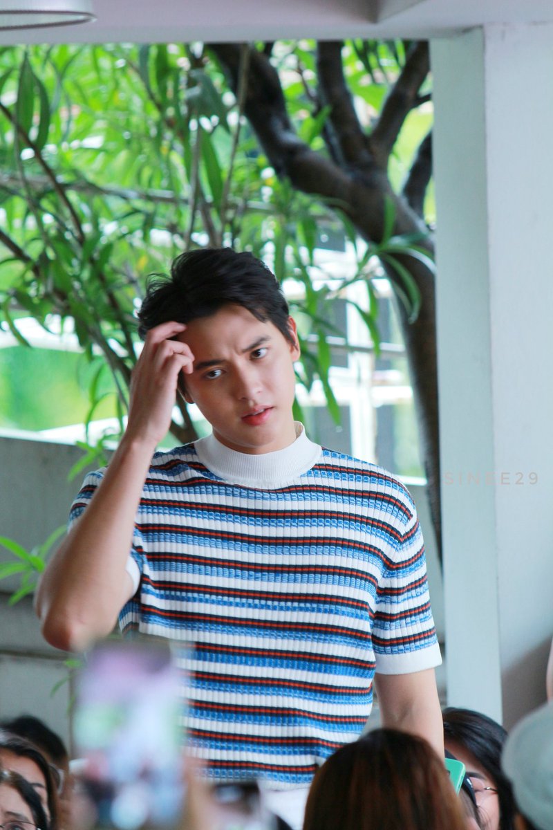 sinee1527's tweet photo. เจอเด็กน่อยแถวๆโพลีพลัส
#เจมส์จิ 
#jirayu_jj
#photobysinee https://t.co/cH2smCxni9
