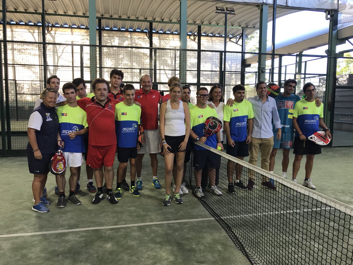 padeladaptado's tweet photo. Qué gran sorpresa para nuestros chicos. Hoy nos visitaron en @duetsports los cracks @paquito_navarro @Juanitolebron y el CEO de @MCintersports Fabrice Pastor. Gracias de corazón y que se repita. https://t.co/eJsa4DzdOY