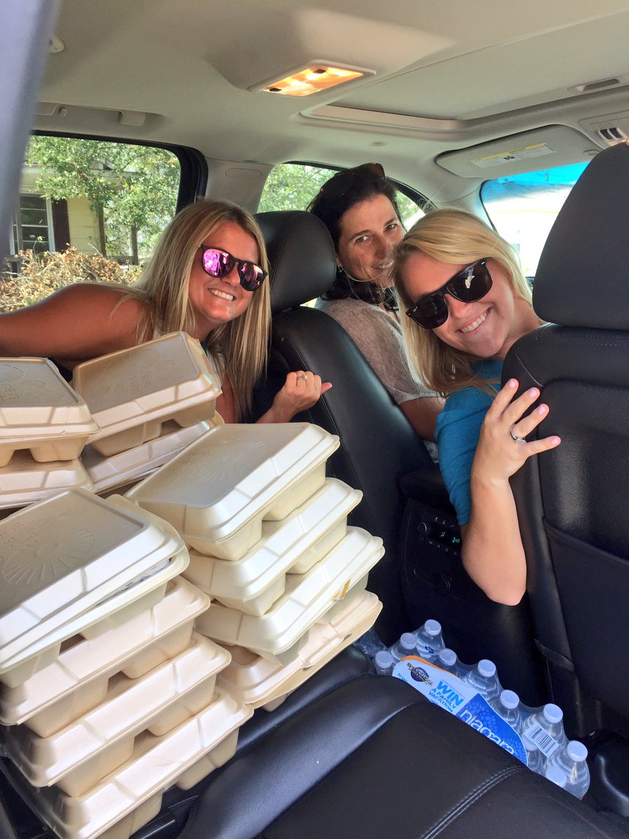 Johnson_Eagles's tweet photo. We still have food, water, and plenty of smiles 🤗☺️ to give!!! Spread the word! Located at Howe Pre-K, 1020 Meares Street! @NHCSPreK @EricPfirman @tsmarkley @NewHanoverCoSch @Johnson_Eagles @PreHowe https://t.co/uZvkWLB9Ru