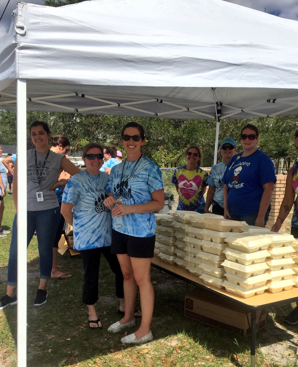 Johnson_Eagles's tweet photo. We still have food, water, and plenty of smiles 🤗☺️ to give!!! Spread the word! Located at Howe Pre-K, 1020 Meares Street! @NHCSPreK @EricPfirman @tsmarkley @NewHanoverCoSch @Johnson_Eagles @PreHowe https://t.co/uZvkWLB9Ru