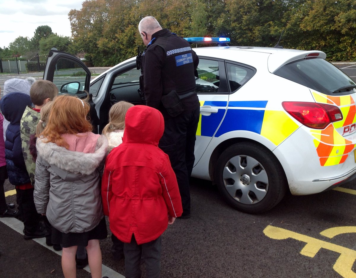 tvp_mk's tweet photo. Today #C2833 & #C9677 were invited to Haversham Village School to talk about Policing during their Super Heroes week, We had a great time with the children, and they loved looking around and inside the Police car. #mkruralnorth #SchoolEngagement https://t.co/qU5mnVTvtR