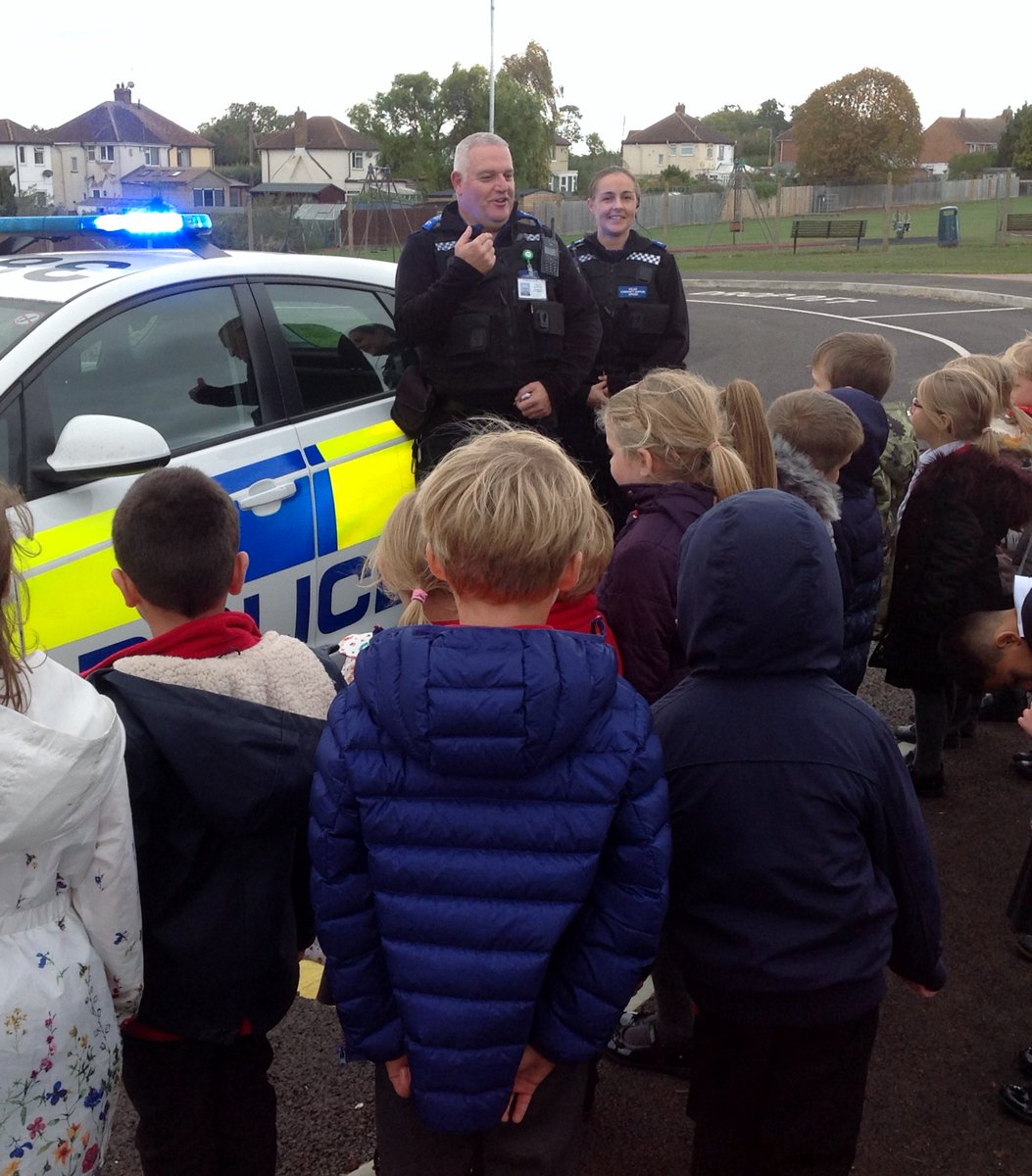 tvp_mk's tweet photo. Today #C2833 & #C9677 were invited to Haversham Village School to talk about Policing during their Super Heroes week, We had a great time with the children, and they loved looking around and inside the Police car. #mkruralnorth #SchoolEngagement https://t.co/qU5mnVTvtR