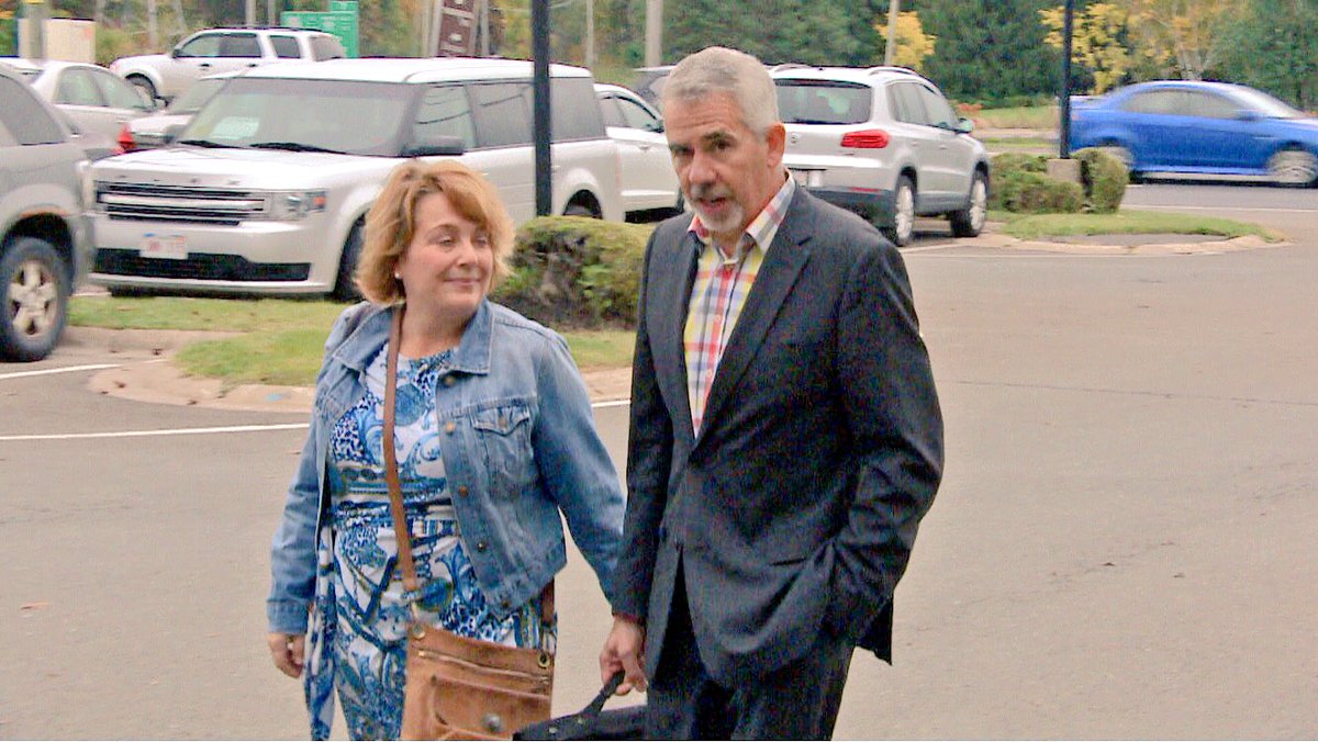 NSteinbach_RC's tweet photo. Et voici Cyrille Simard à son arrivée au Fredericton Inn pour la rencontre entre les verts et les progressites-conservateurs. #icinb #elexnb https://t.co/eRzHWAvWh5