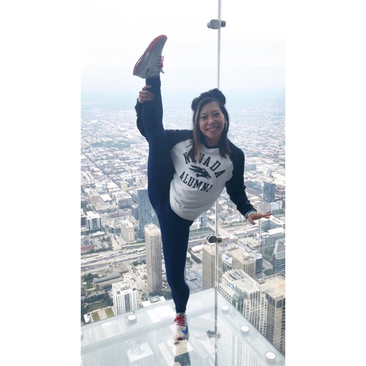 🌆🤸🏻‍♂️Me stretching out doing the splits stretch at the Ledge Sky Deck Chicago up on Willis Tower! 1,352 feet up on the 103rd floor on clear glass above the city!!🌇🌤☀️ # SkyDeckChicago # SkyDeckChicago # WillisTower # JumpSplits # Selfie # UNRnevadaAlumna # NevadaNative