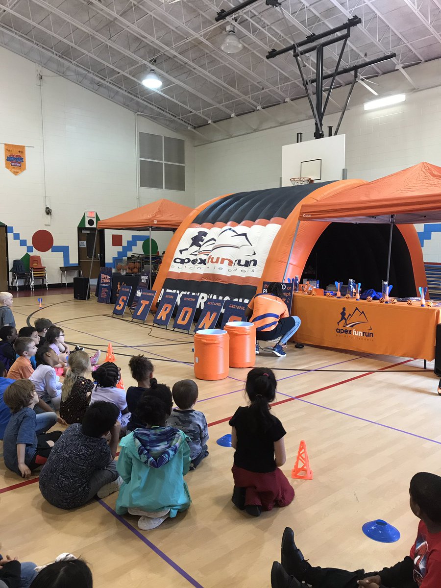 JacobsKCubs's tweet photo. Apex Fun Run at Jacobs Road Elementary!! #HYDRATE https://t.co/MhljYijdoO