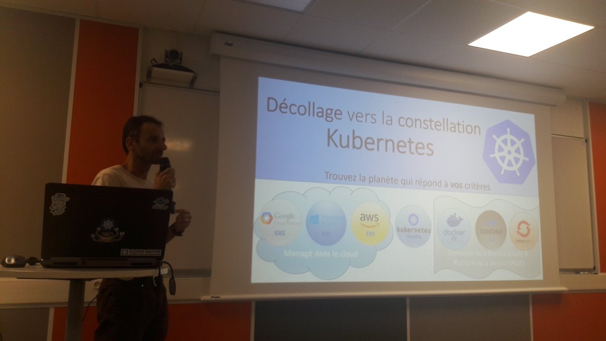 DockerNantes's tweet photo. @DavidMAUMENEE nous parle des solutions qui permettent de faire du #kubernetes à @EPSI_Nantes https://t.co/NtfZhSuNkW