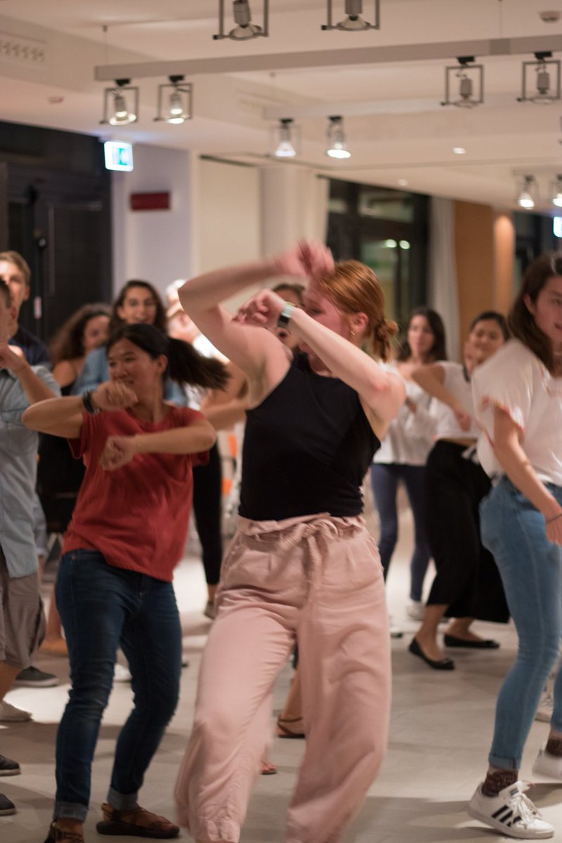 campluslife's tweet photo. Benvenuti in #Italia! Come da tradizione l'anno accademico in #AlmaMater inizia a passo di danza con gli studenti dello @sprhill https://t.co/YT2NnWQ8Wr