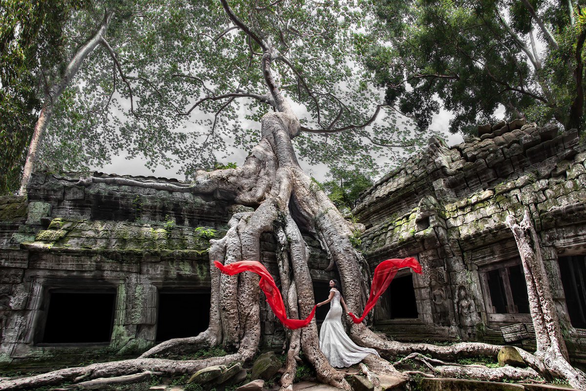 CanonEspana's tweet image. Para destacar en fotografía de boda tienes que buscar crear fotografías diferentes y analizar el lugar donde quieres captar la historia. Consigue que la novia sea la protagonista y usa elementos que generen dinamismo. @JoseLuisGuardia  #EOS 5DMarkII + #EF 15mm f/2.8 Fisheye.
