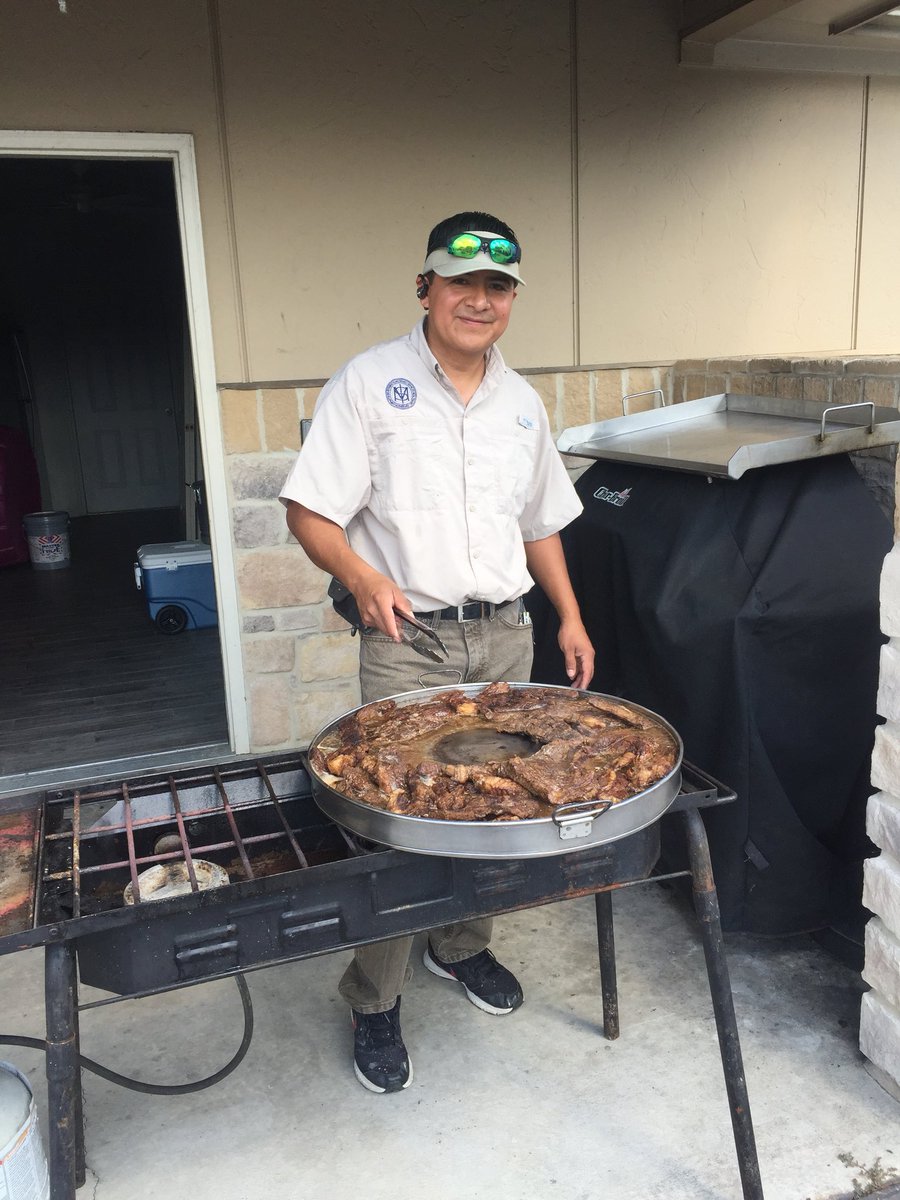 HamptonsGSU's tweet photo. Who’s ready for some homemade tacos?! 🌮 Join us at the clubhouse at 5pm for a delicious taco bar dinner. Happy Resident Appreciation week!! 😋 #taco #lovewhereyoulive #renew https://t.co/blJ5UonACa