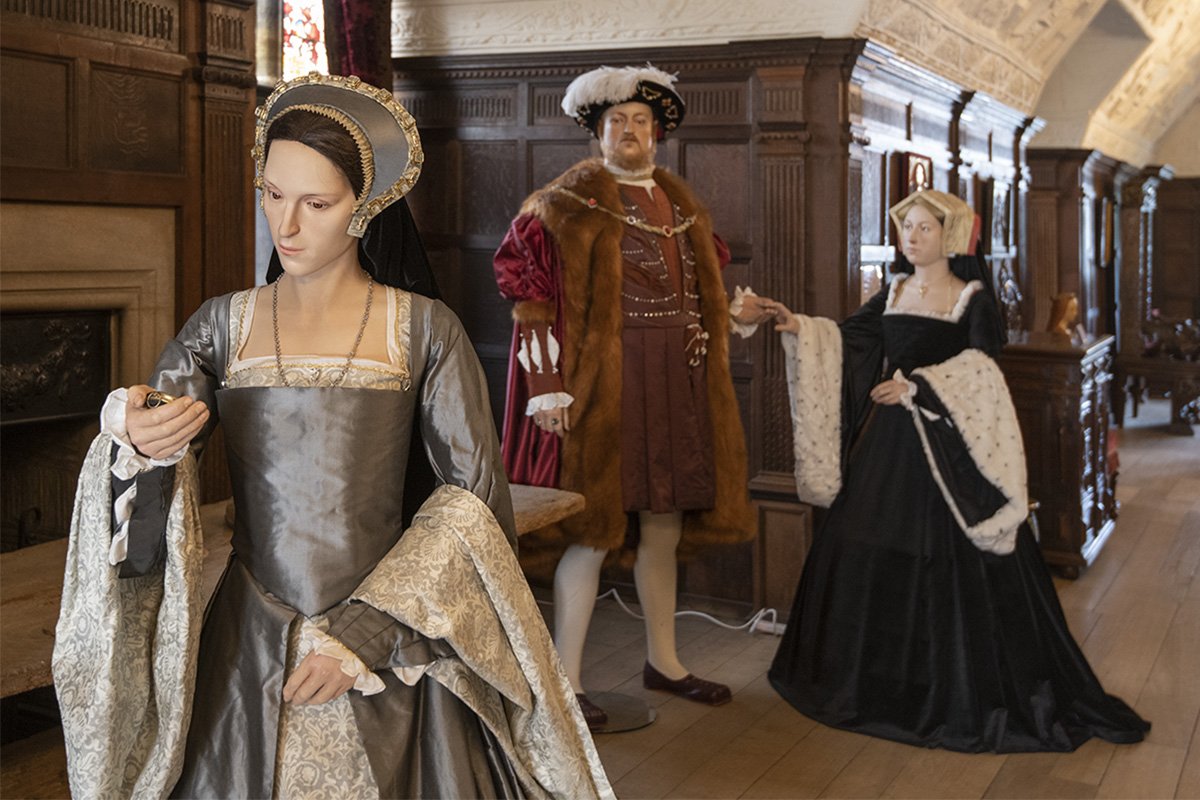 Amazing to think the 'Distracted Boyfriend meme' all started here <a href="/hevercastle/">Hever Castle</a>... #HenryVIII #AnneBoleyn #CatherineofAragon