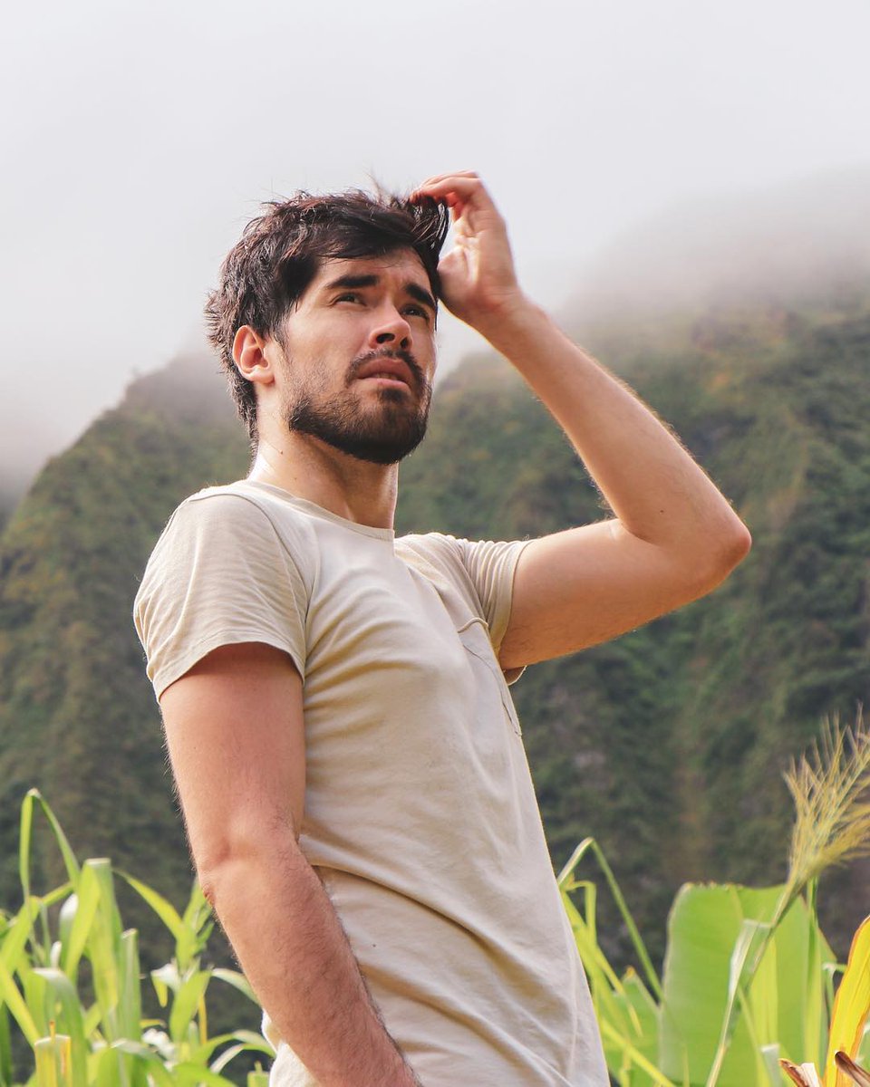 BlogfansGerman's tweet image. German Garmendia está de paseo por Hawái y ha aprovechado los increíbles paisajes para tomarse algunas fotos en donde se le ve muy relajado disfrutando del viaje. ¿Qué te ha parecido lo que ha mostrado de la isla?