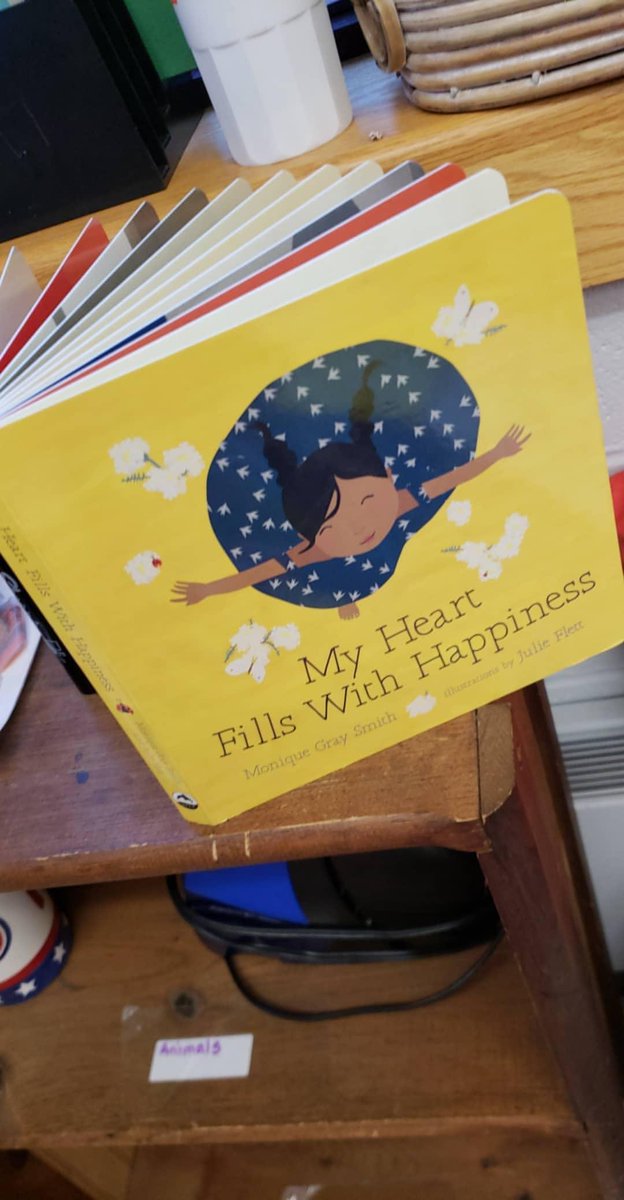 MsMastro123's tweet photo. Kicking off #globalreadaloud My Heart Fill With Happiness. Created hearts with @crayola paint &amp; water color pencils. We will fill our hearts with pictures of happiness.Coming soon an Art @sueh319 collaboration- class quilts.#artintergration #creativeliteracy #KidsDeserveIt #GRA18 https://t.co/wX4bYVutD1