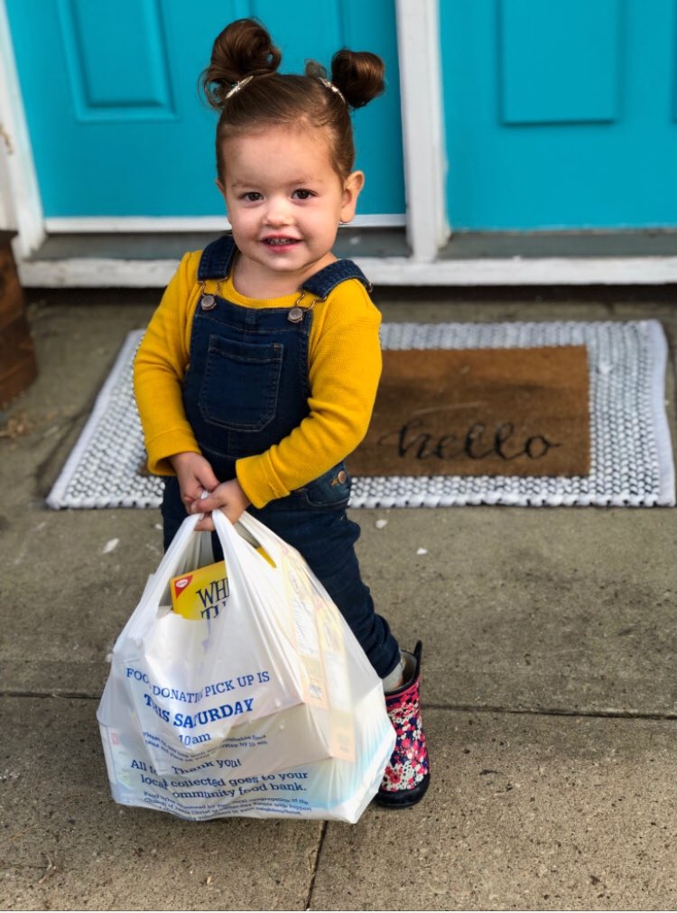 natalie_macd's tweet photo. Well done #shpk on collecting 34,080 lbs of food for #strathco Food Bank. It was lovely to see the whole community come together.#albertafooddrive https://t.co/87Jdw2uiJd