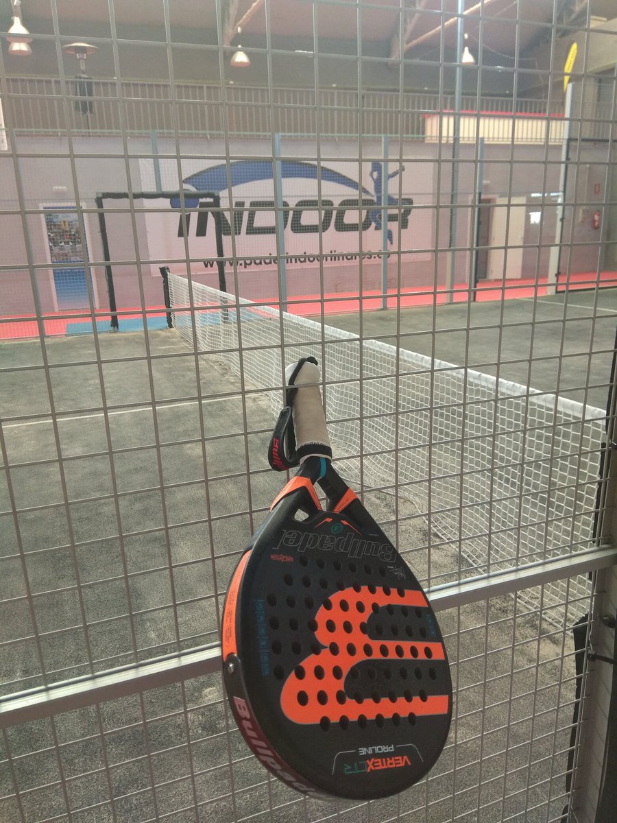 CaRRiSPaNo's tweet photo. Entrenamiento de hoy! Hoy nos lo han puesto dificil @bullpadelsport @IndoorLinares #martesdepadel #padeleando #bullpadelvertex2017 https://t.co/yOVtZwY8hX