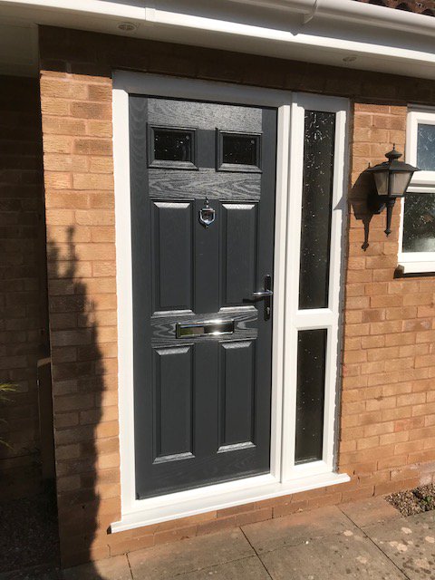 Fusion_Windows's tweet image. Composite door with side screen @doorstopdoors