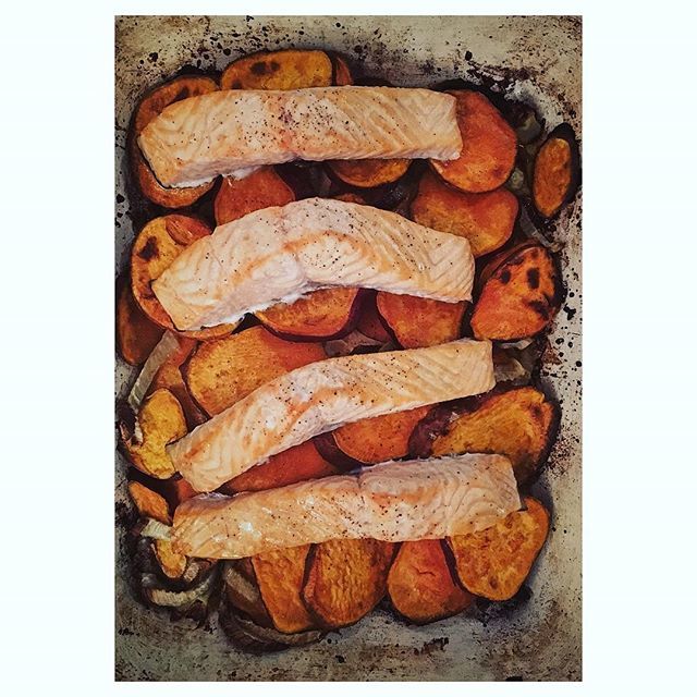 LewesWB's tweet photo. Tonight’s version of the potato &amp; fennel tray bake I posted last week was delicious - sweet potato &amp; salmon 🧡
As before, slice your sweet potatoes and fennel into equal width slices, lay out in a roasting pan, drizzle with EVOO, salt, pepper &amp; the juice of half a lemon and b… https://t.co/aks8kNQ4ei