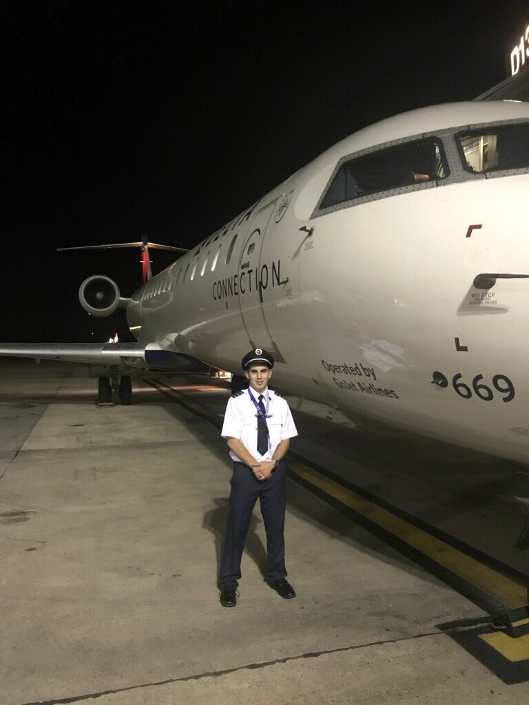 erinjoyce22's tweet photo. My pilot! ❤️✈️ https://t.co/BODQSjuKZr