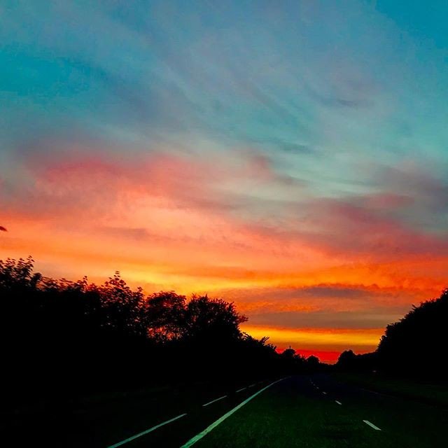 Reposting @a_mcgivern_life:
Hot Sunsets
.
.
.
#sunset🌅 #sunsetsandsunrises #skyscraping_architecture #skysilhouette #skyline #postitfortheaesthetic #irish_daily #irelandgram #greatskies #pinkskies #landscapephotography #landscape_lover #landscape_captures