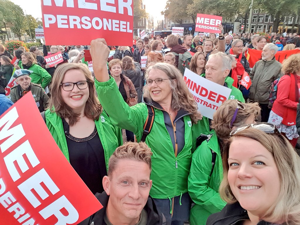 GroenLinks steunt de publieke sector. Geen twee miljard weggeven aan buitenlandse aandeelhouders, maar investeren in onderwijs, zorg en politie. #psinactie @POinactie #samensterkvoordepubliekesector