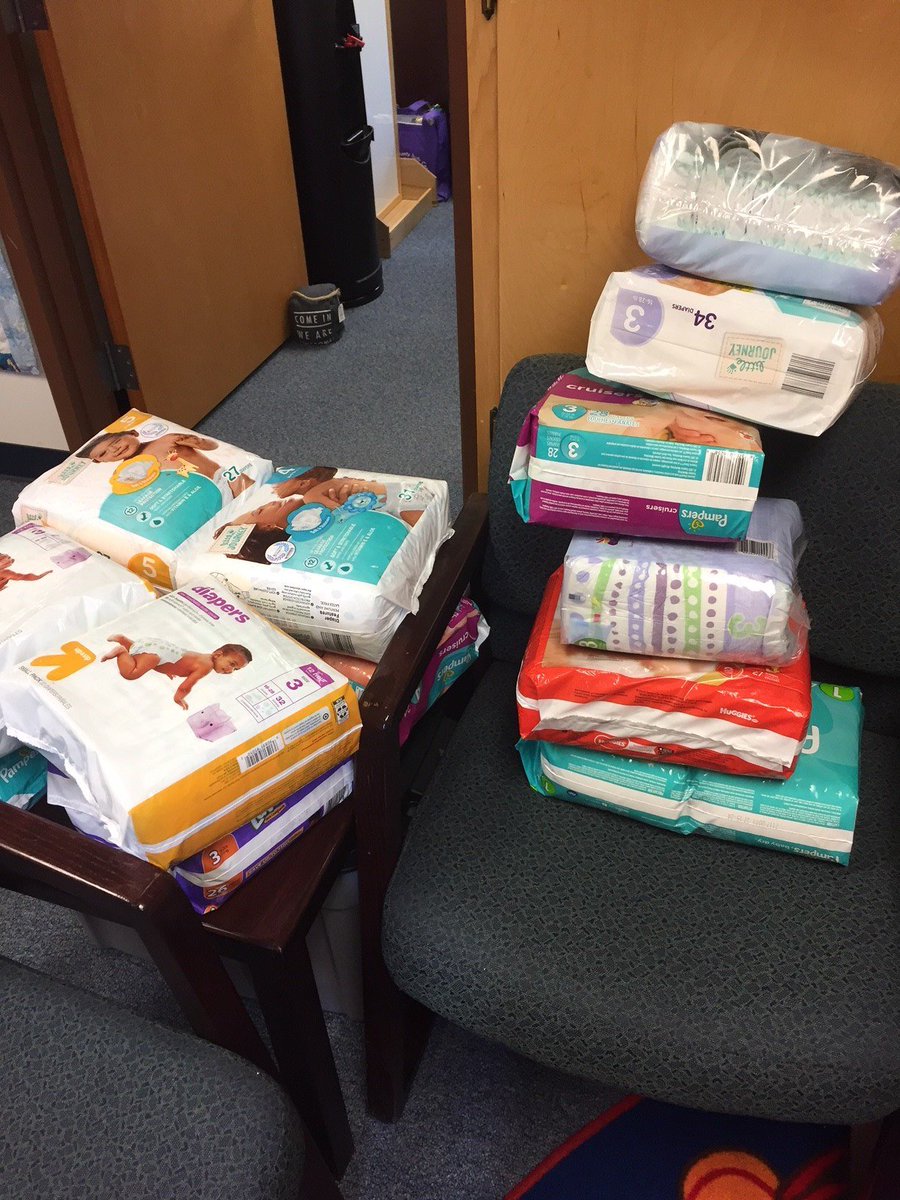 FCPSJudyCenter's tweet photo. WOW!  The mountain of diapers from Mountain View Community Church continue to grow!  Join us @Waverley_ES on Saturday October 6th at 10:30am for Diaper Day!  Any family with a child who wears diapers in the Waverley and @LNESPanthers school district are invited to come! https://t.co/n1JJzFWUXB