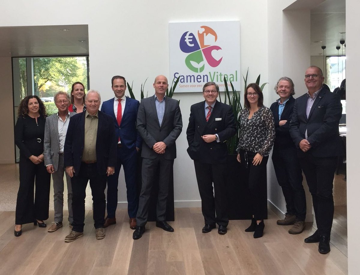 Vanmiddag was het College van B&amp;W op #bedrijfsbezoek bij @rabodommelstr. In een veranderende wereld zijn thema's zoals leefbaarheid, duurzaamheid, zorg en welzijn en economische vitaliteit belangrijk. Thema's waarin we samen kunnen optrekken.