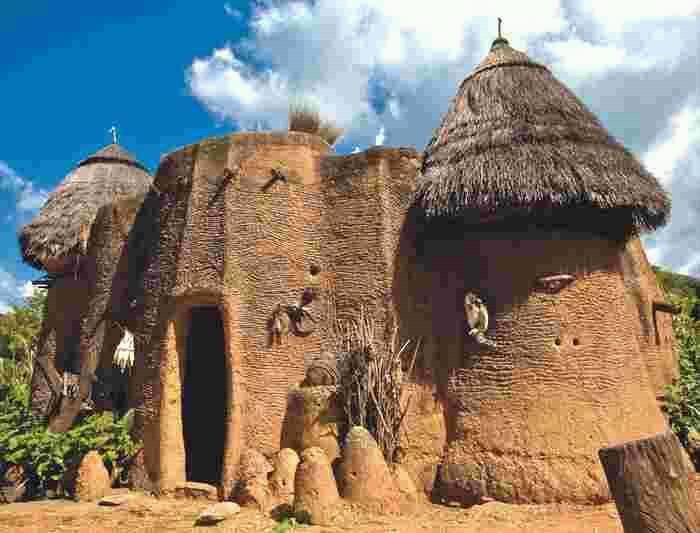 PrehistoricMojo's tweet photo. Prehistoric mud house in the north part of Ghana, west Africa. Thanks Lexus Stephen Opoku Cardinal. #ancientcraft #mudhouse #PrehistoricHomeDesign #PrehistoricDwelling #justmud https://t.co/xHNtYmEpv3