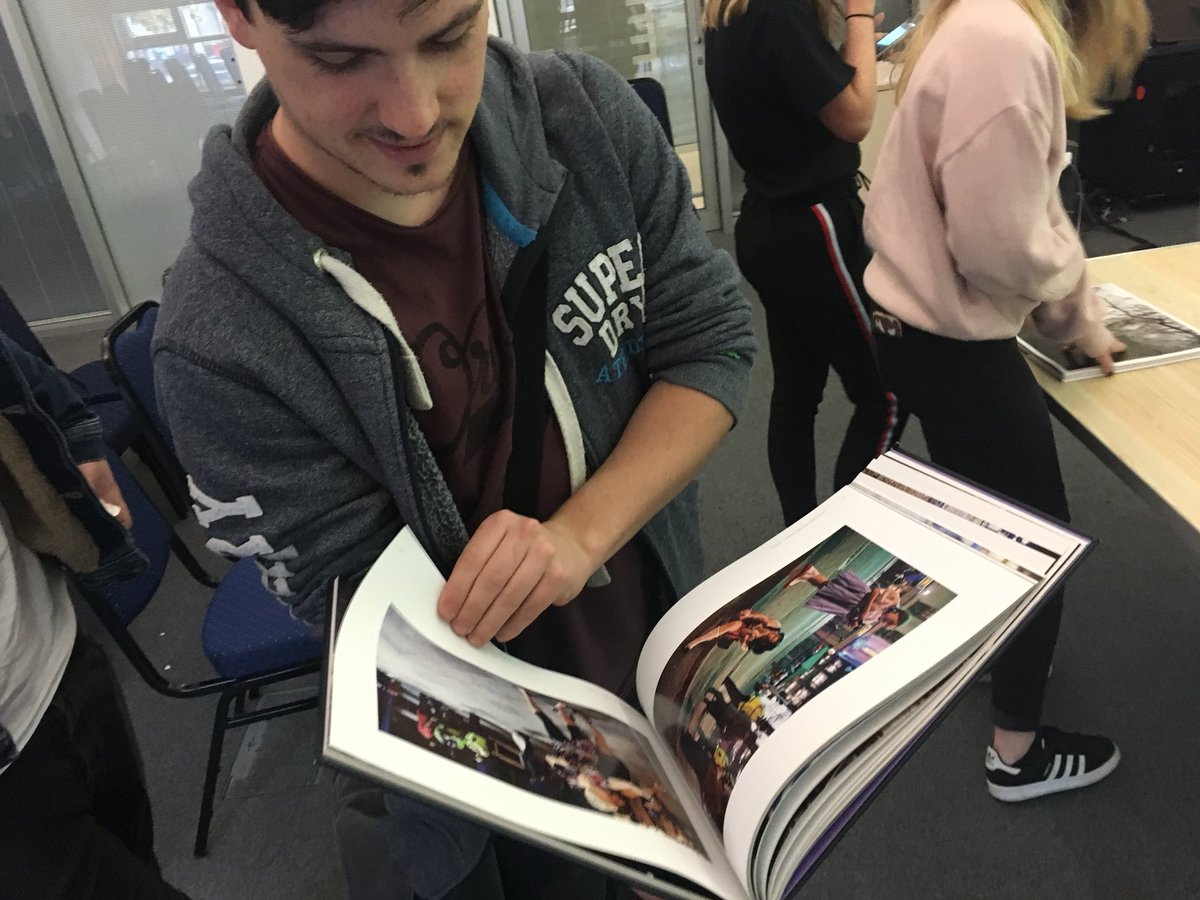 ComCultureID's tweet photo. #thelureofthelocal Level 2 Photography examine storytelling strategies during the introduction #CCI @CU_Photography https://t.co/jwXf23zGYk