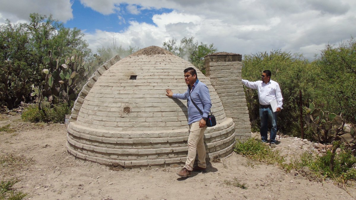 prodezsa's tweet photo. La UCP del #PRODEZSA en conjunto con personal de @CONAFOR verificaron las obras correspondientes al apoyo de inversión para el comercio y la industria forestal no maderable, otorgado al grupo Carbón de Mezquite y sus Derivados Don Diego, en el estado de San Luis Potosí. https://t.co/UyV0yyZkx1