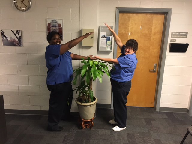 UFFacilities's tweet photo. Sending out a HUGE thank you to our entire Building Services team on this #CustodialWorkersRecognitionDay 👏 Special shout out to Shawanna Williams and Marsha Gohagen for their outstanding service (and Gator chomp skills 🐊) #UF #WithEveryStep https://t.co/lN5gVuzyZK
