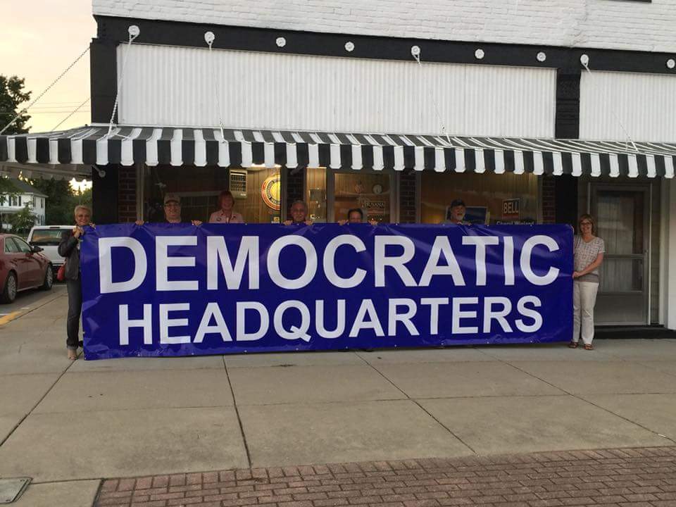 BellFor110's tweet image. That is one BIG sign, Clark County Democrats! Thank you for letting me borrow a chair to stand on! And thank you for inviting me to your meetings!
#For110th
#teamShirleyBell