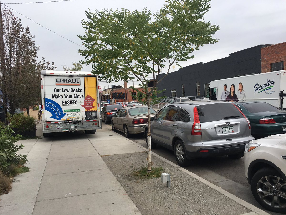 ladyat5280's tweet photo. For real? #thingsonthesidewalk @StreetsblogDen https://t.co/7dDUb6nRRb