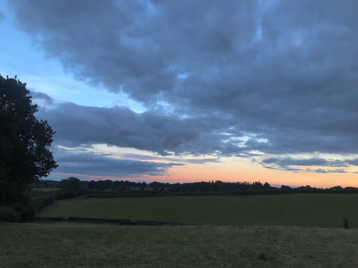 elee618's tweet image. Good evening from #Wadhurst, a beautiful English village, where I am blessed to enjoy some real &amp;amp; rare R&amp;amp;R moments with dear friends. #limitedservice #nolines #sorryicannotgetyourcalls